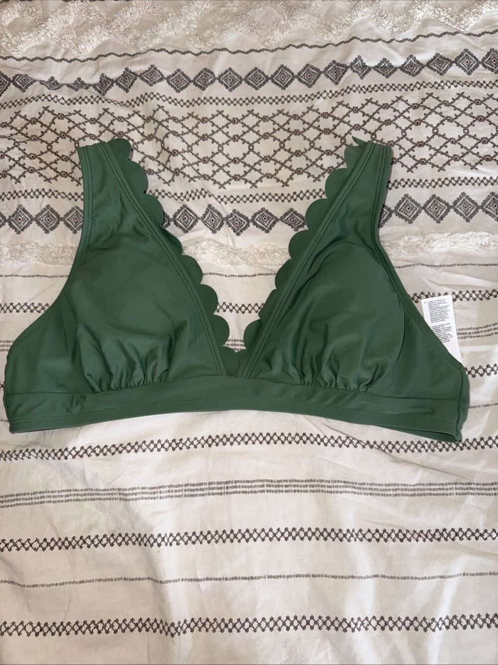 NWOT Cupshe Bikini Top Large Green Scalloped Edge